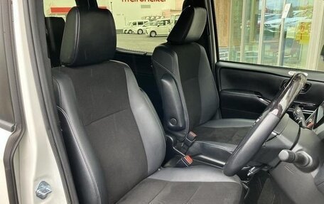 Toyota Noah III, 2020 год, 1 700 000 рублей, 13 фотография