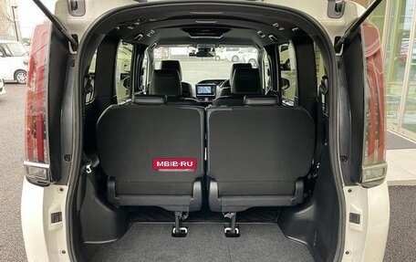 Toyota Noah III, 2020 год, 1 700 000 рублей, 16 фотография