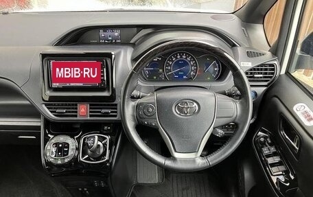 Toyota Noah III, 2020 год, 1 700 000 рублей, 10 фотография