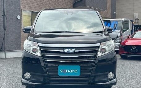 Toyota Noah III, 2017 год, 1 400 000 рублей, 2 фотография