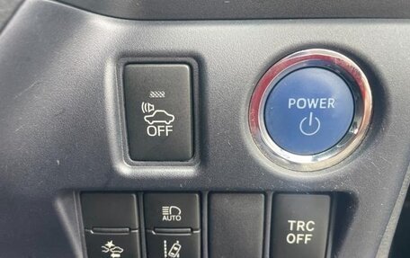 Toyota Noah III, 2017 год, 1 400 000 рублей, 9 фотография