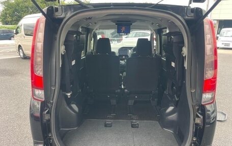 Toyota Noah III, 2017 год, 1 400 000 рублей, 16 фотография