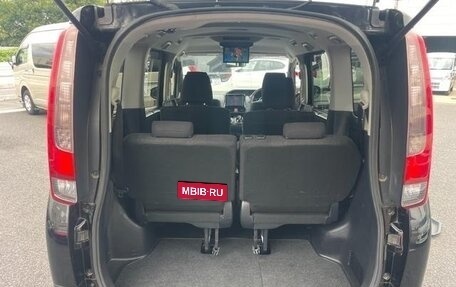 Toyota Noah III, 2017 год, 1 400 000 рублей, 15 фотография