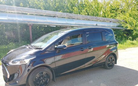 Toyota Sienta II, 2022 год, 1 750 000 рублей, 1 фотография