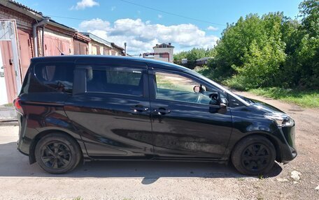 Toyota Sienta II, 2022 год, 1 750 000 рублей, 2 фотография