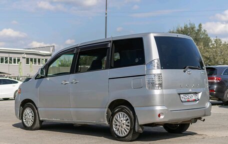 Toyota Voxy II, 2004 год, 999 000 рублей, 7 фотография