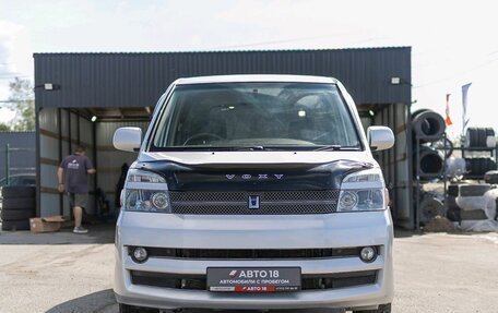 Toyota Voxy II, 2004 год, 999 000 рублей, 3 фотография
