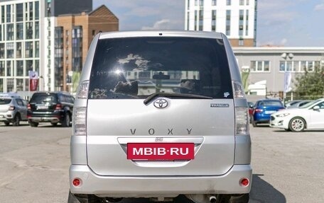 Toyota Voxy II, 2004 год, 999 000 рублей, 6 фотография