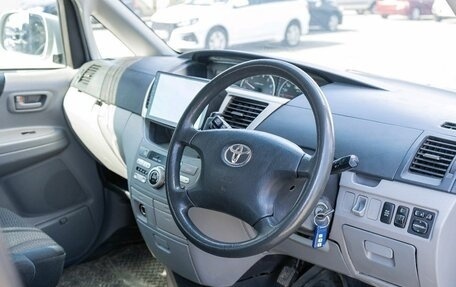 Toyota Voxy II, 2004 год, 999 000 рублей, 10 фотография