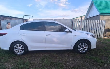KIA Rio IV, 2018 год, 1 100 000 рублей, 7 фотография