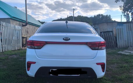 KIA Rio IV, 2018 год, 1 100 000 рублей, 5 фотография