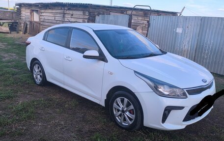 KIA Rio IV, 2018 год, 1 100 000 рублей, 8 фотография
