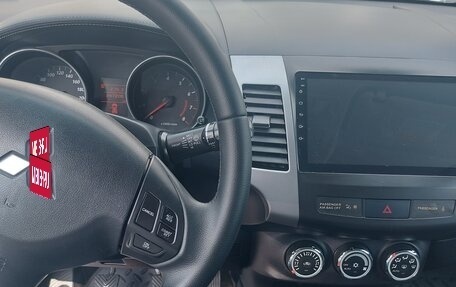 Mitsubishi Outlander III рестайлинг 3, 2010 год, 1 050 000 рублей, 5 фотография