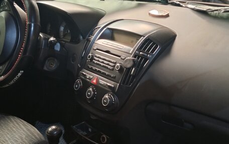 KIA cee'd I рестайлинг, 2008 год, 200 000 рублей, 13 фотография