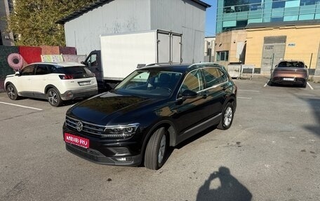Volkswagen Tiguan II, 2018 год, 2 400 000 рублей, 1 фотография