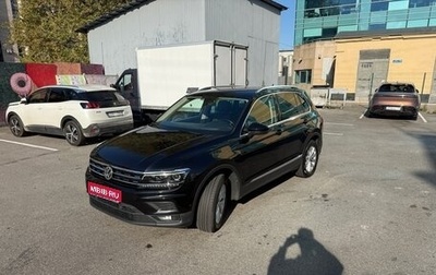 Volkswagen Tiguan II, 2018 год, 2 400 000 рублей, 1 фотография