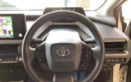 Toyota Prius IV XW50, 2023 год, 3 100 000 рублей, 7 фотография