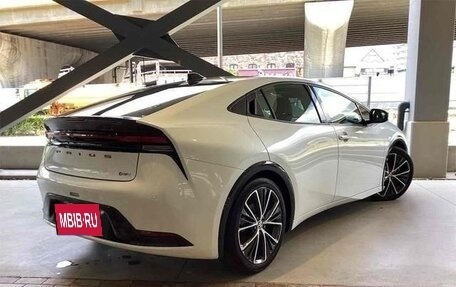 Toyota Prius IV XW50, 2023 год, 3 100 000 рублей, 4 фотография