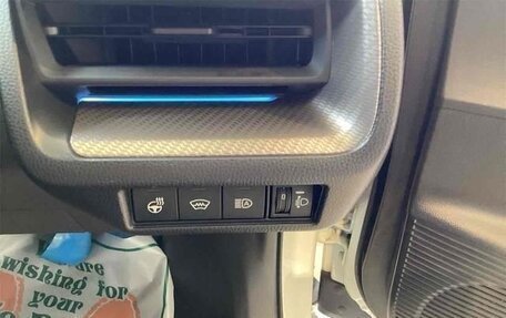 Toyota Prius IV XW50, 2023 год, 3 100 000 рублей, 15 фотография