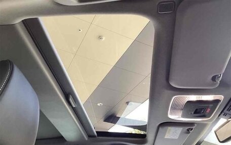 Toyota Prius IV XW50, 2023 год, 3 100 000 рублей, 14 фотография