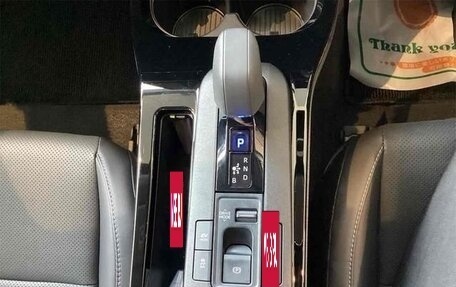 Toyota Prius IV XW50, 2023 год, 3 100 000 рублей, 12 фотография