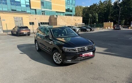 Volkswagen Tiguan II, 2018 год, 2 400 000 рублей, 3 фотография