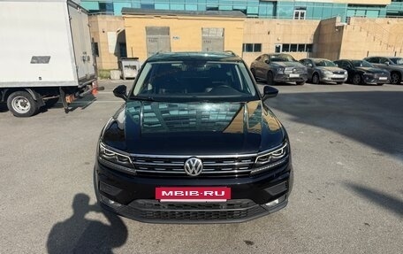 Volkswagen Tiguan II, 2018 год, 2 400 000 рублей, 2 фотография