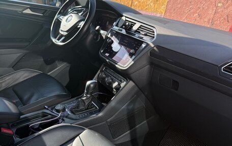 Volkswagen Tiguan II, 2018 год, 2 400 000 рублей, 10 фотография