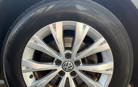 Volkswagen Tiguan II, 2018 год, 2 400 000 рублей, 14 фотография