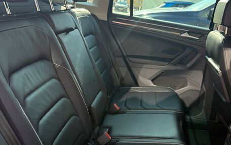 Volkswagen Tiguan II, 2018 год, 2 400 000 рублей, 19 фотография