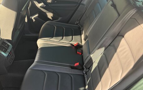 Volkswagen Tiguan II, 2018 год, 2 400 000 рублей, 18 фотография