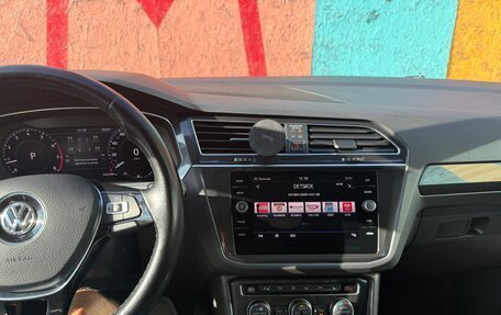 Volkswagen Tiguan II, 2018 год, 2 400 000 рублей, 11 фотография