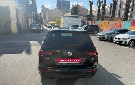 Volkswagen Tiguan II, 2018 год, 2 400 000 рублей, 7 фотография