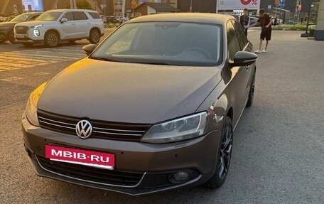 Volkswagen Jetta VI, 2011 год, 870 000 рублей, 2 фотография