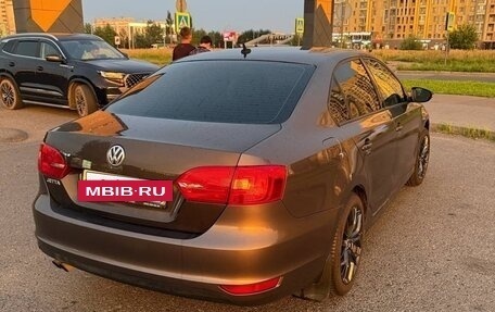 Volkswagen Jetta VI, 2011 год, 870 000 рублей, 3 фотография
