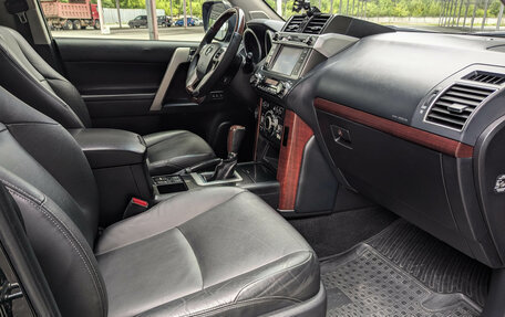 Toyota Land Cruiser Prado 150 рестайлинг 2, 2017 год, 3 940 000 рублей, 10 фотография