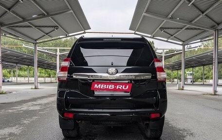 Toyota Land Cruiser Prado 150 рестайлинг 2, 2017 год, 3 940 000 рублей, 6 фотография