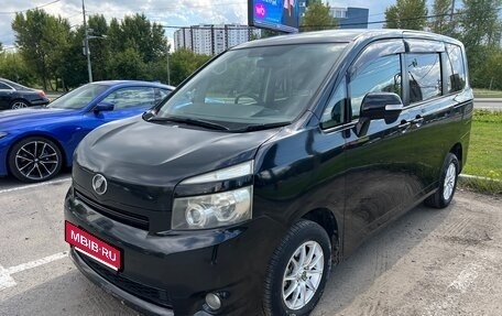 Toyota Voxy II, 2010 год, 1 290 000 рублей, 1 фотография