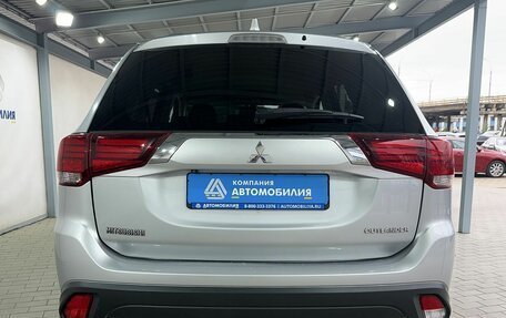 Mitsubishi Outlander III рестайлинг 3, 2018 год, 1 749 000 рублей, 4 фотография