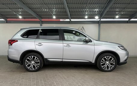 Mitsubishi Outlander III рестайлинг 3, 2018 год, 1 749 000 рублей, 6 фотография