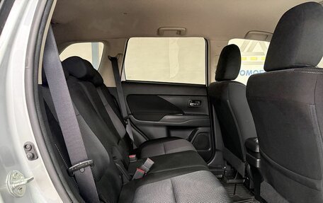 Mitsubishi Outlander III рестайлинг 3, 2018 год, 1 749 000 рублей, 12 фотография