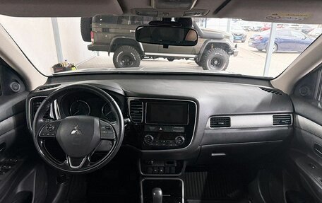 Mitsubishi Outlander III рестайлинг 3, 2018 год, 1 749 000 рублей, 10 фотография