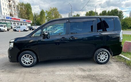 Toyota Voxy II, 2010 год, 1 290 000 рублей, 2 фотография