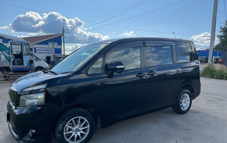 Toyota Voxy II, 2010 год, 1 290 000 рублей, 9 фотография