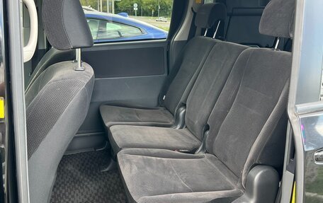 Toyota Voxy II, 2010 год, 1 290 000 рублей, 25 фотография