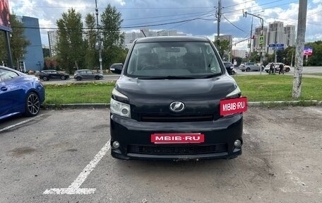 Toyota Voxy II, 2010 год, 1 290 000 рублей, 8 фотография