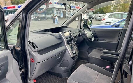 Toyota Voxy II, 2010 год, 1 290 000 рублей, 27 фотография