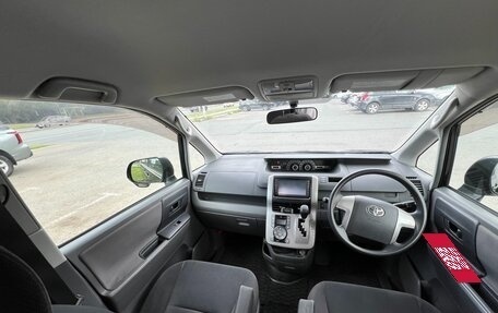 Toyota Voxy II, 2010 год, 1 290 000 рублей, 21 фотография