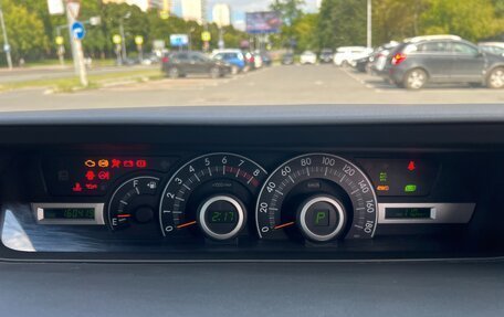 Toyota Voxy II, 2010 год, 1 290 000 рублей, 29 фотография