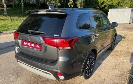 Mitsubishi Outlander III рестайлинг 3, 2021 год, 3 085 000 рублей, 2 фотография